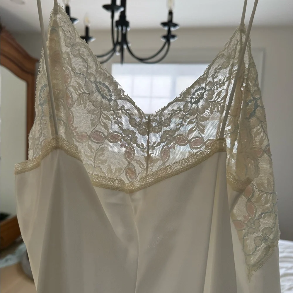 Vintage Elegant White Lace Trim Nightgown - Picture 6 of 9